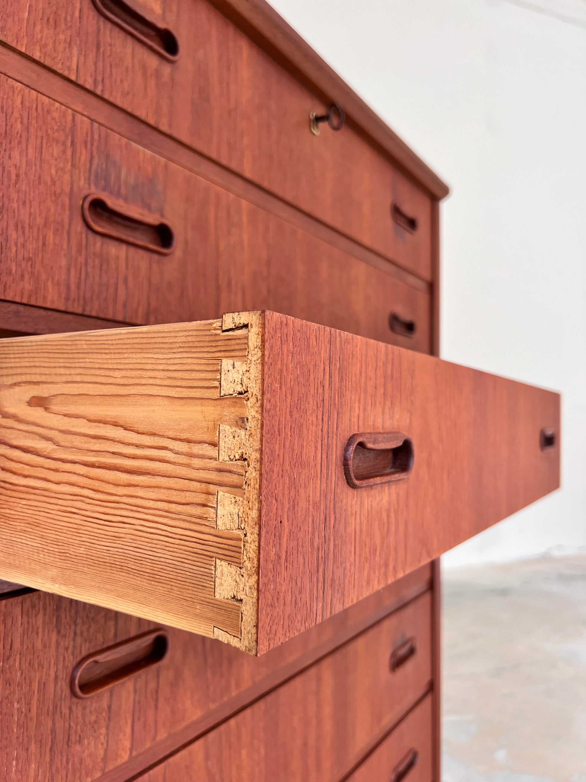 Kommode Teak mit Schloss aus Dänemark