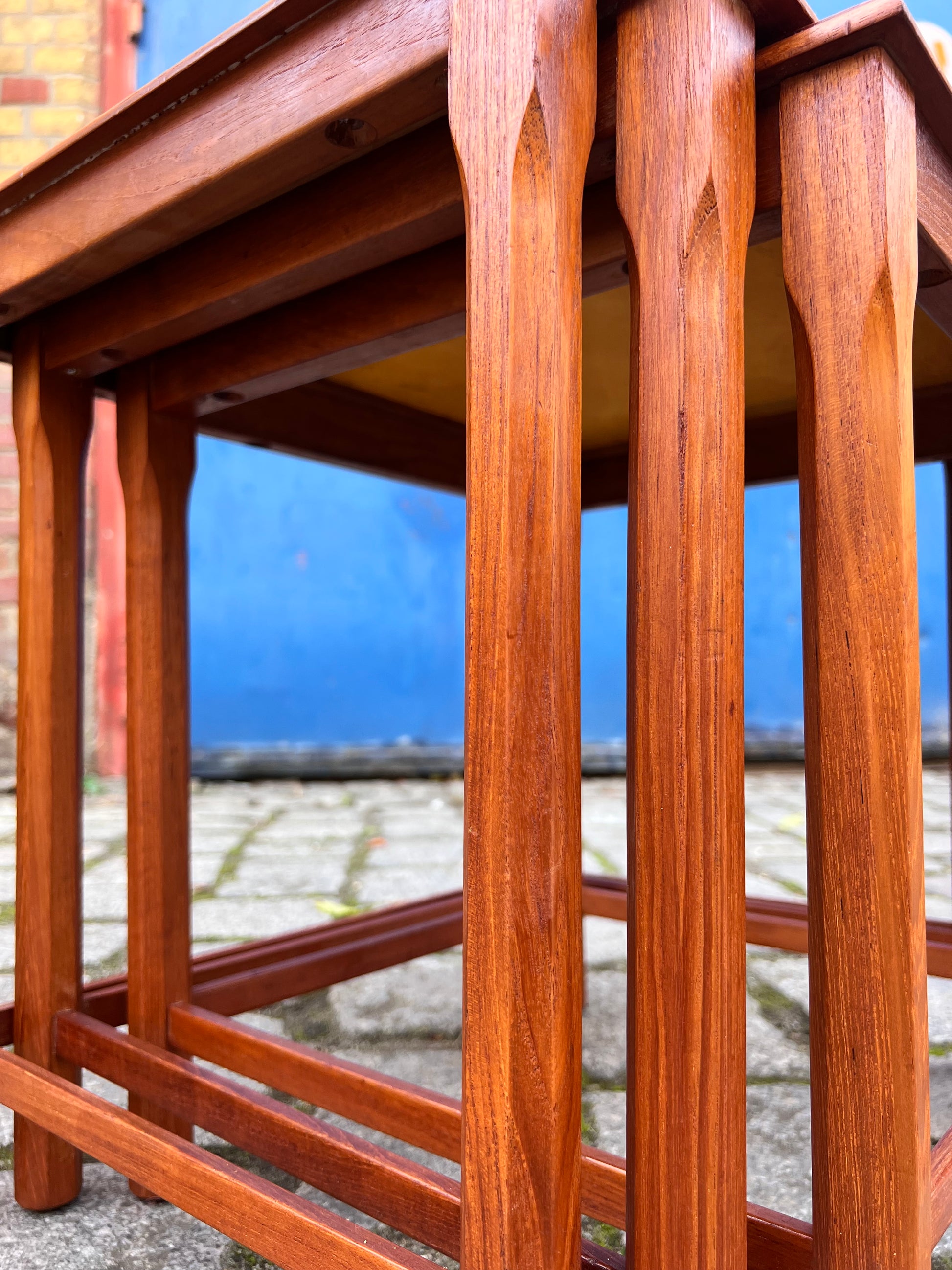 Satztische grau grün Fliesen Teak aus Dänemark