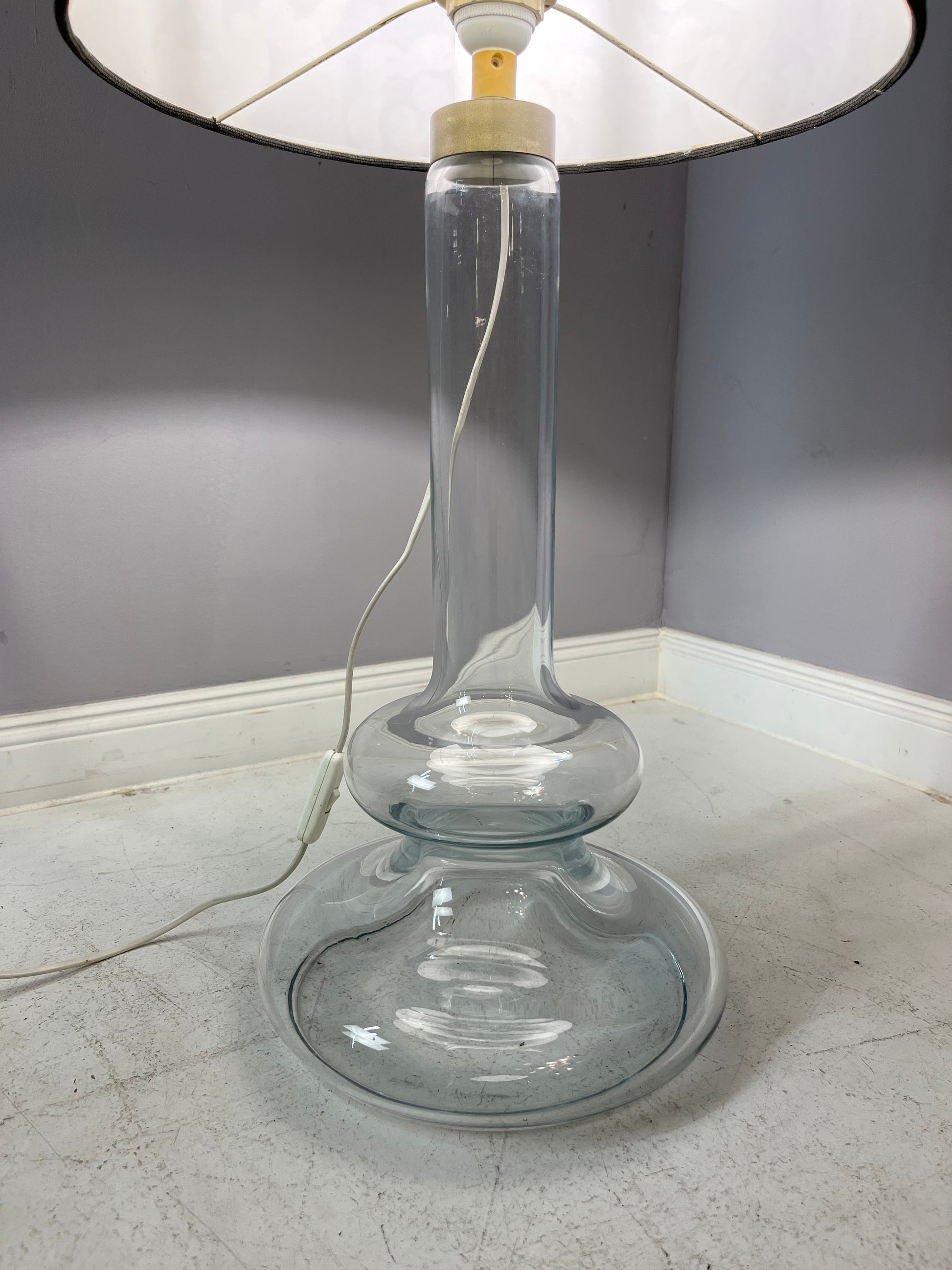 Stehlampe Plaza mit transparentem Glasfuß von Michael Bang für Holmegaard