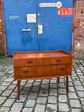 Lade das Bild in den Galerie-Viewer, Kommode Teak aus Dänemark
