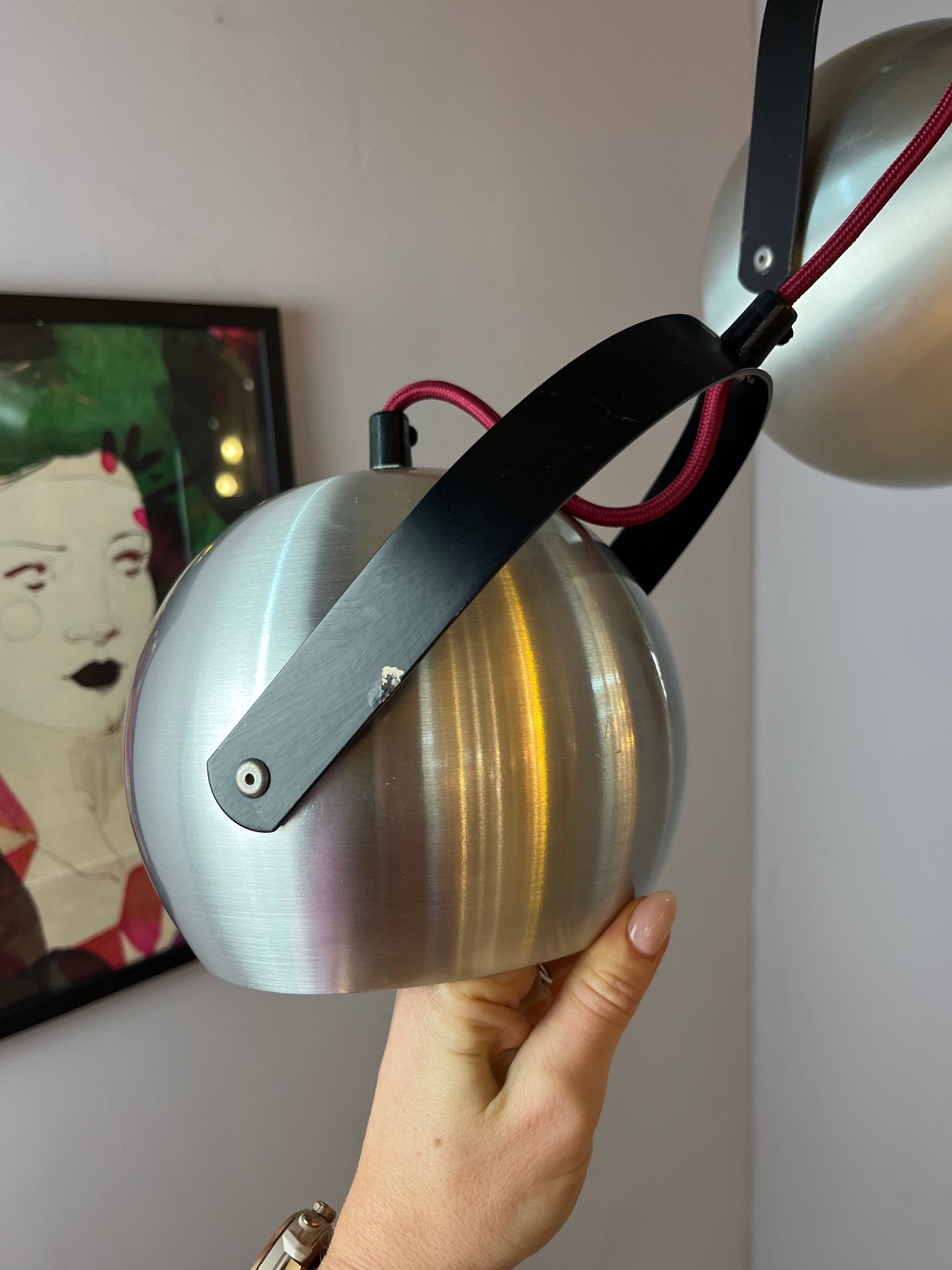 Kugellampe mit Kippmechanismus silber schwarz