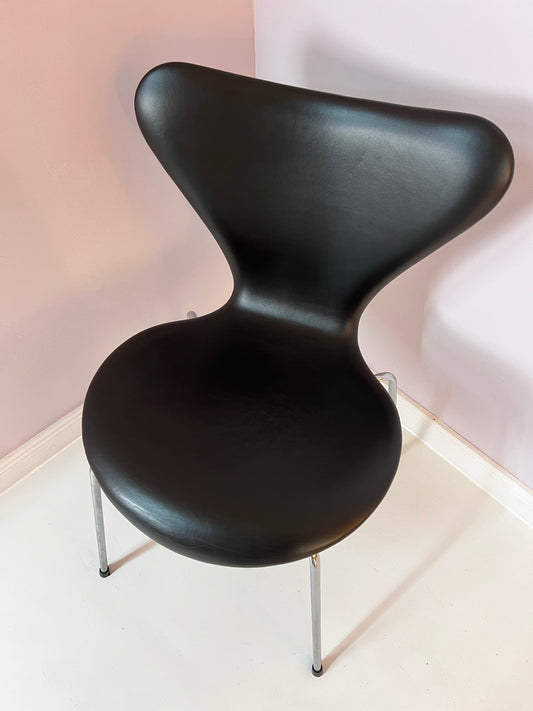 Polsterstuhl Serie 7 dunkelbraun Echtleder von Arne Jacobsen für Fritz Hansen