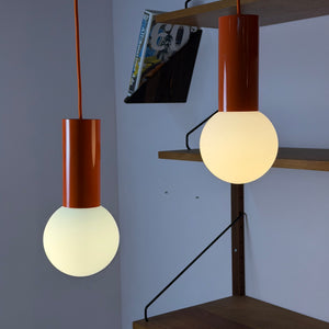 Set: 2x Hängelampe orange mit Opalglas Globus