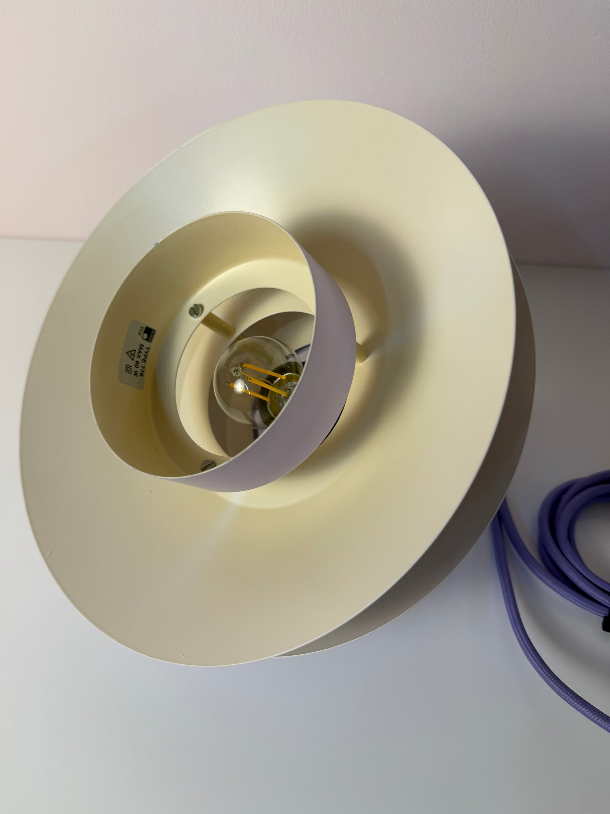 Lamellenlampe Typ 776 flieder von Horn