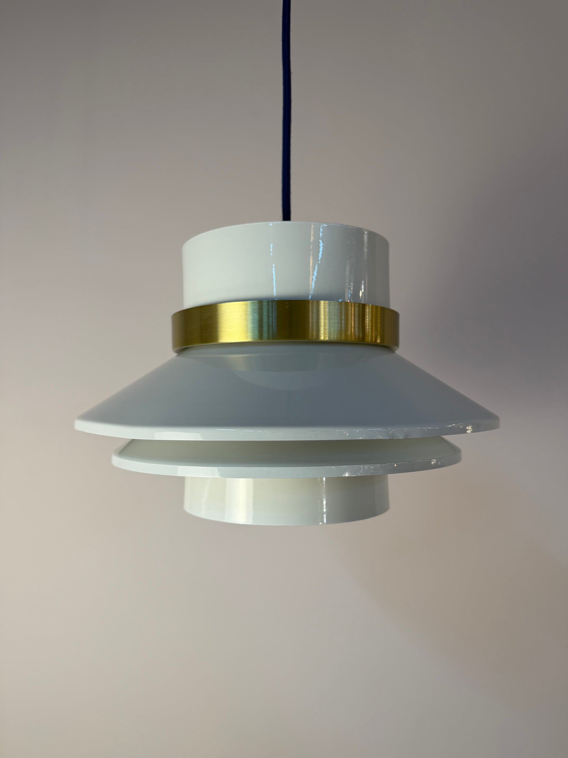 Lamellenlampe Hochglanz weiß Messing aus Dänemark