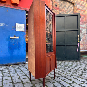 Eckschrank Teak mit Glastür und Schloss