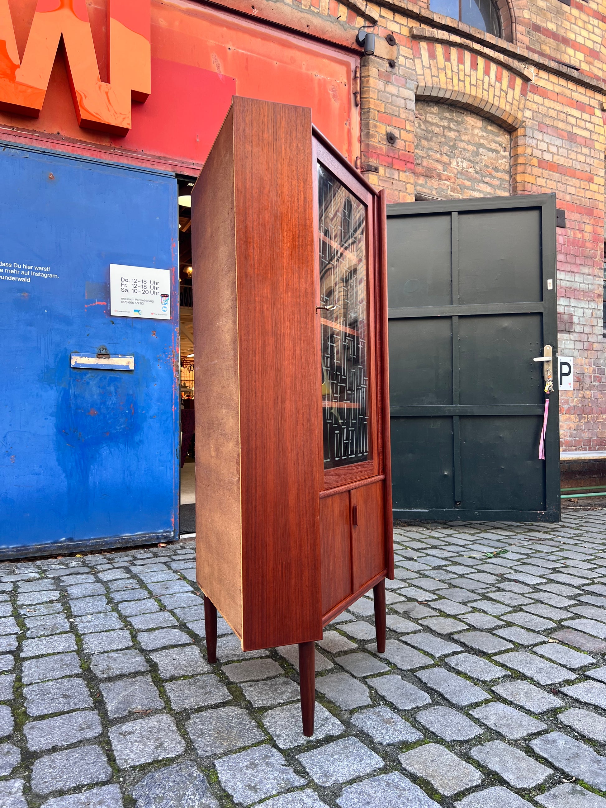 Eckschrank Teak mit Glastür und Schloss