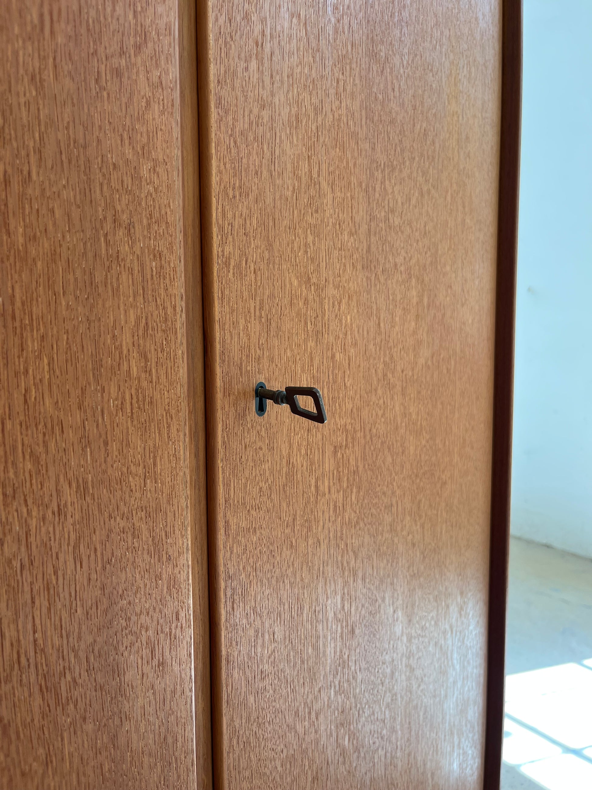 Großer Kleiderschrank Teak von rt Möbel