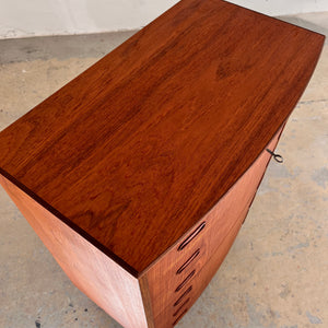Halbrunde Kommode Teak mit Schloss aus Dänemark