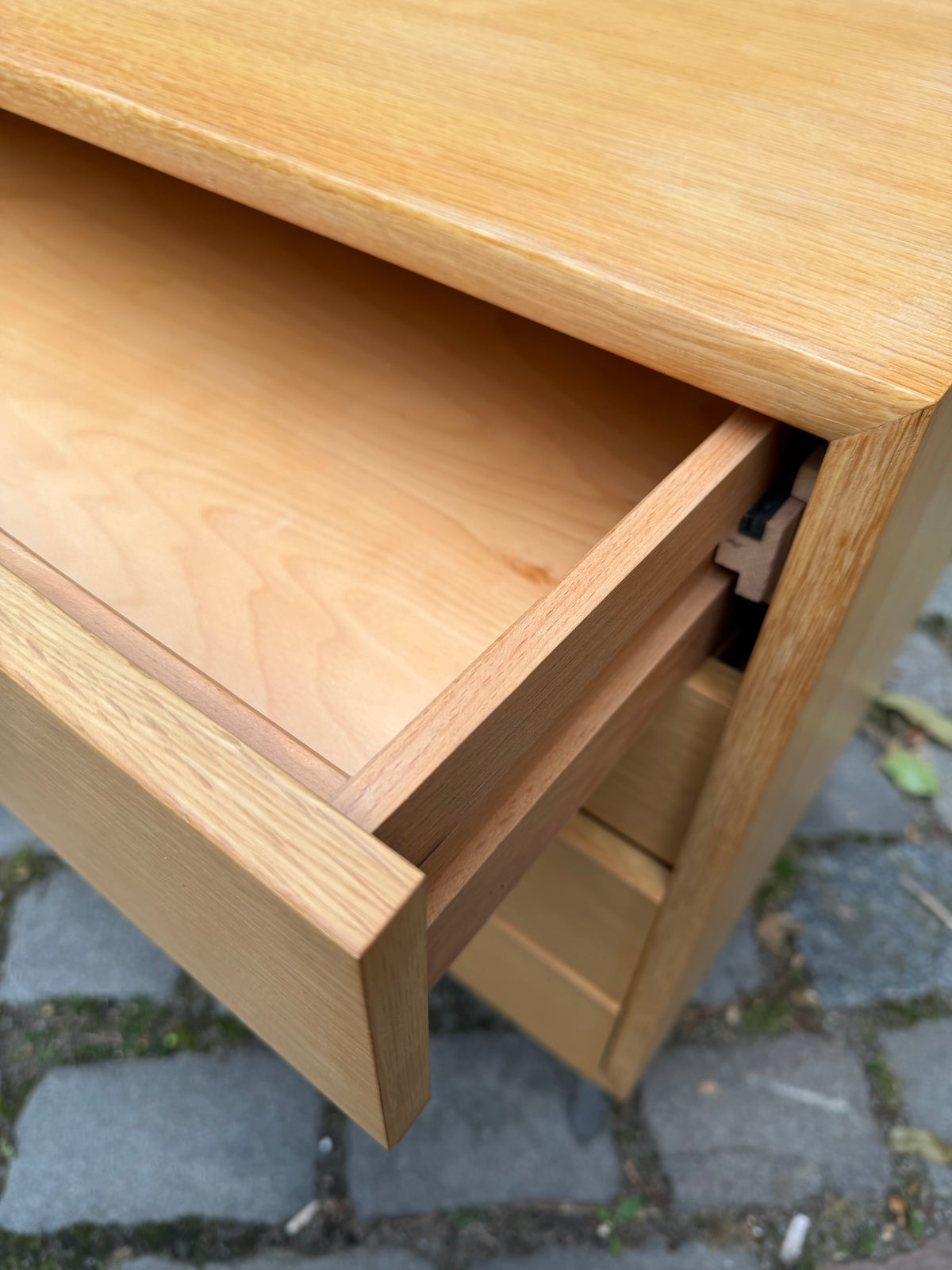 Kommode Eiche mit neuen Chromfüßen von WK Möbel