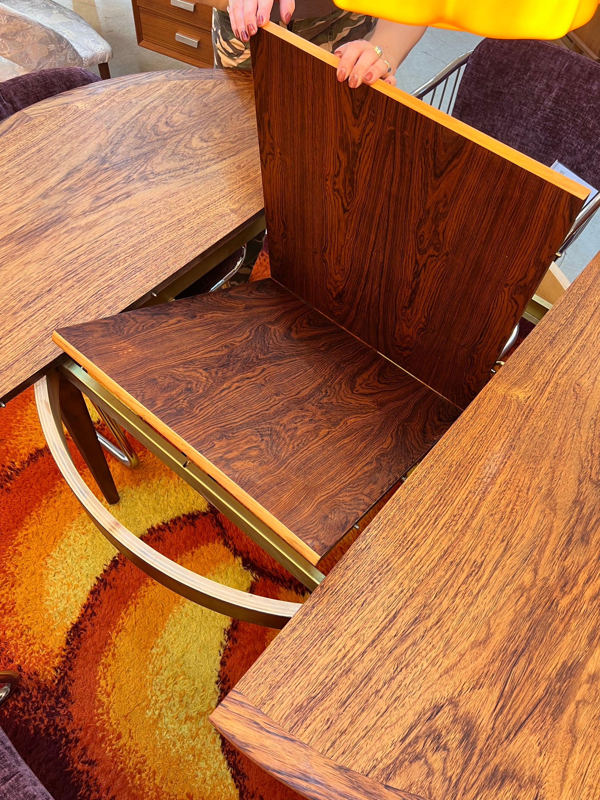 Runder Esstisch Teak mit Butterfly Auszug
