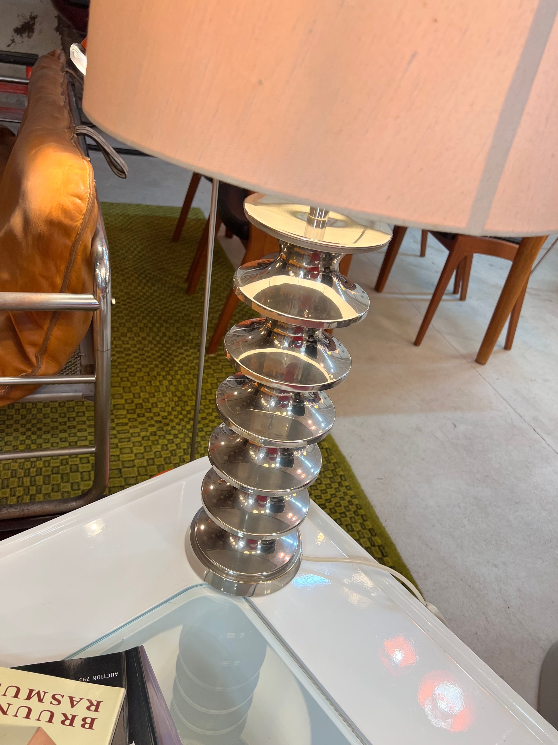 Space Age Tischlampe Metall mit Schirm aus Rohseide