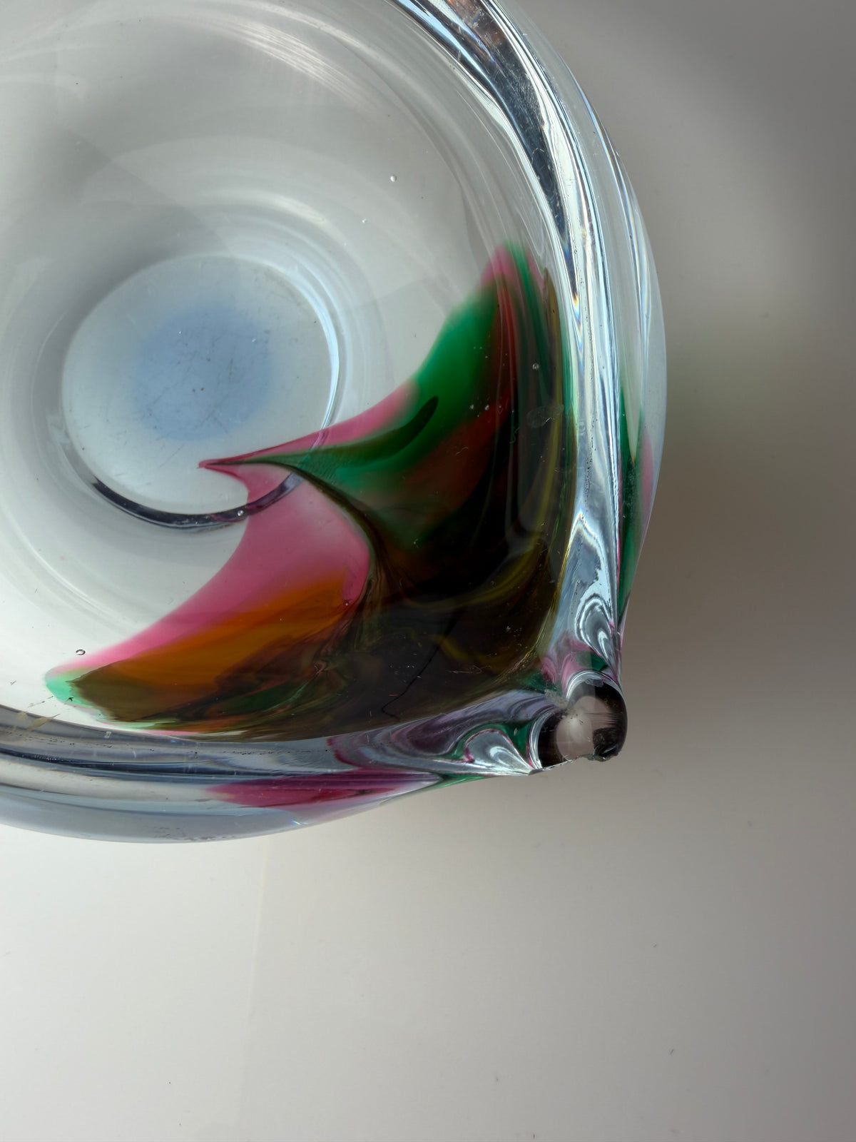 Aschenbecher rot grün Glas von Jiří Šuhájek