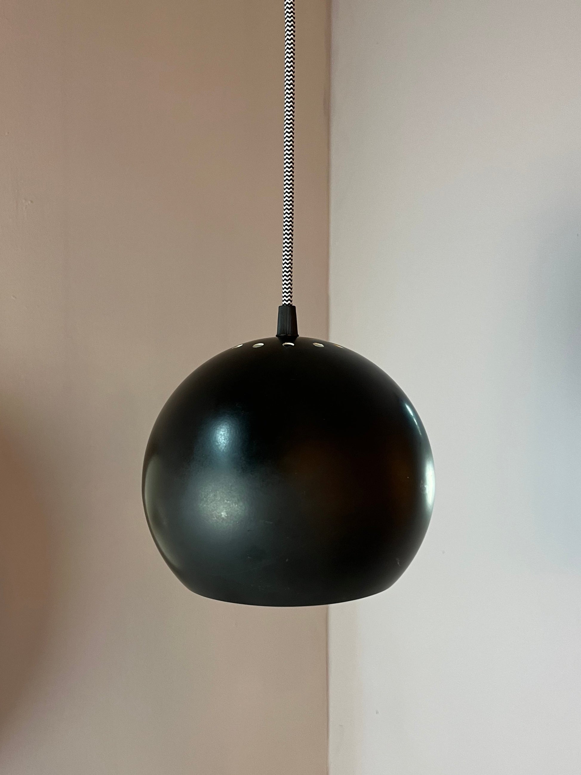 Kugellampe schwarz aus Dänemark