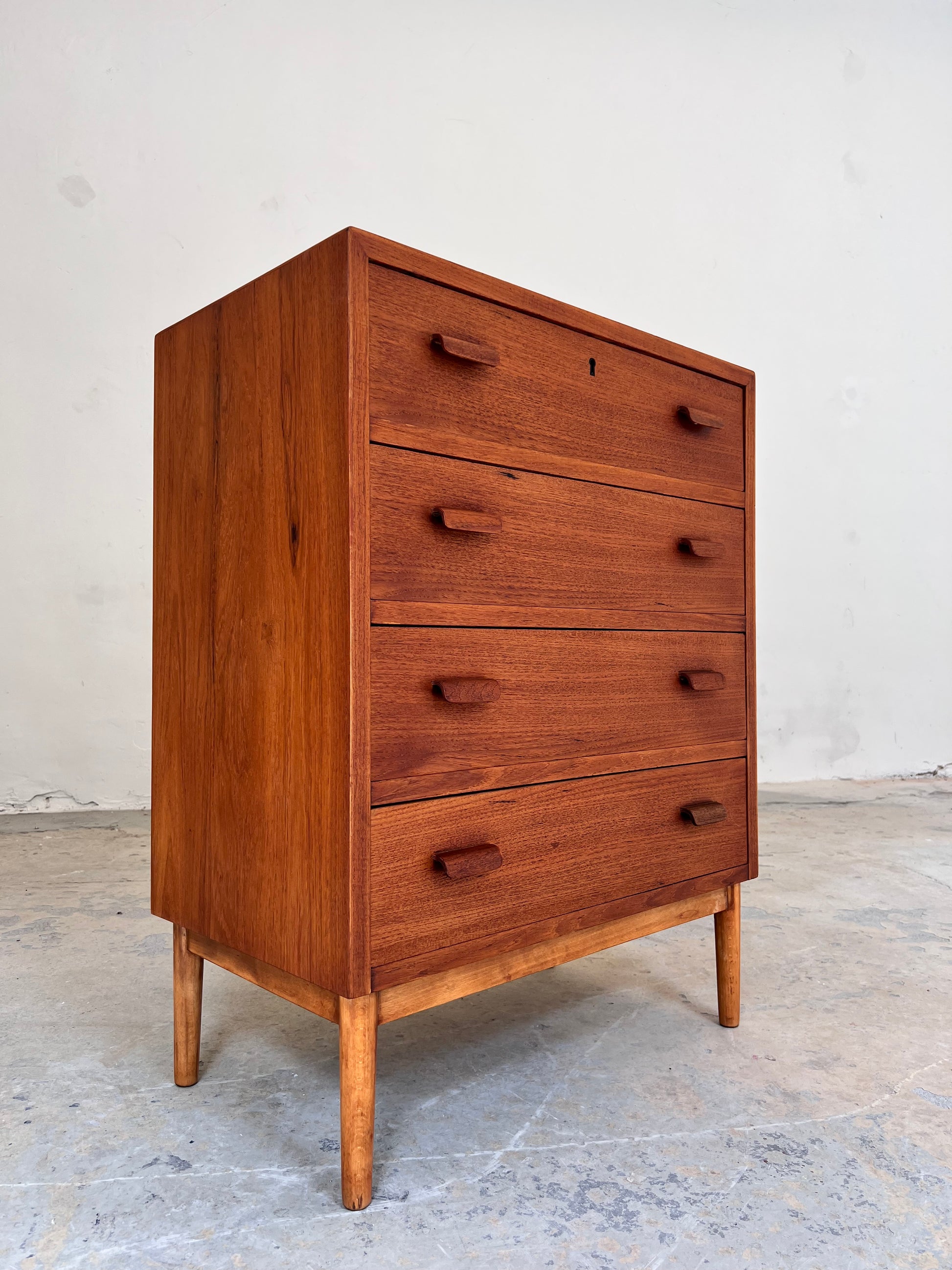 Kommode Teak mit Schloss aus Dänemark