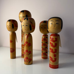 Japanische Kokeshi Holzfigur handbemalt
