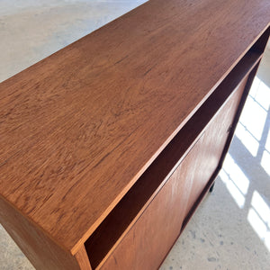 Schrank Teak mit Schiebetüren aus Dänemark