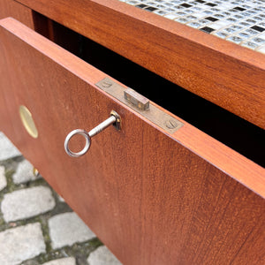 Sideboard Teak mit Fliesen und Schloss