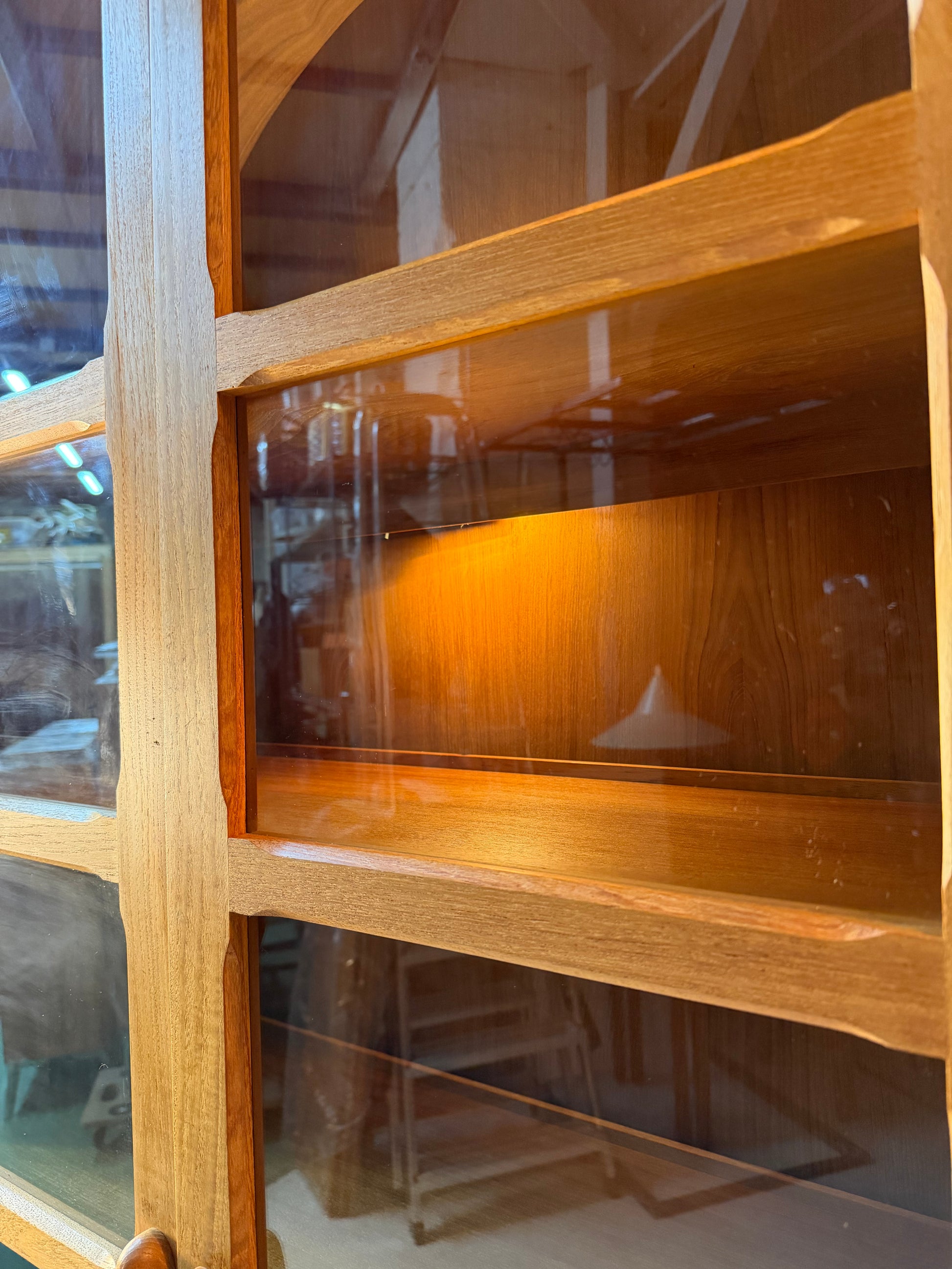 Rundbogen Vitrine Teak von Dyrlund