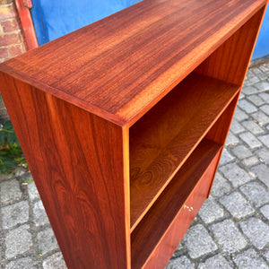 Regal Teak mit abschließbarem Fach