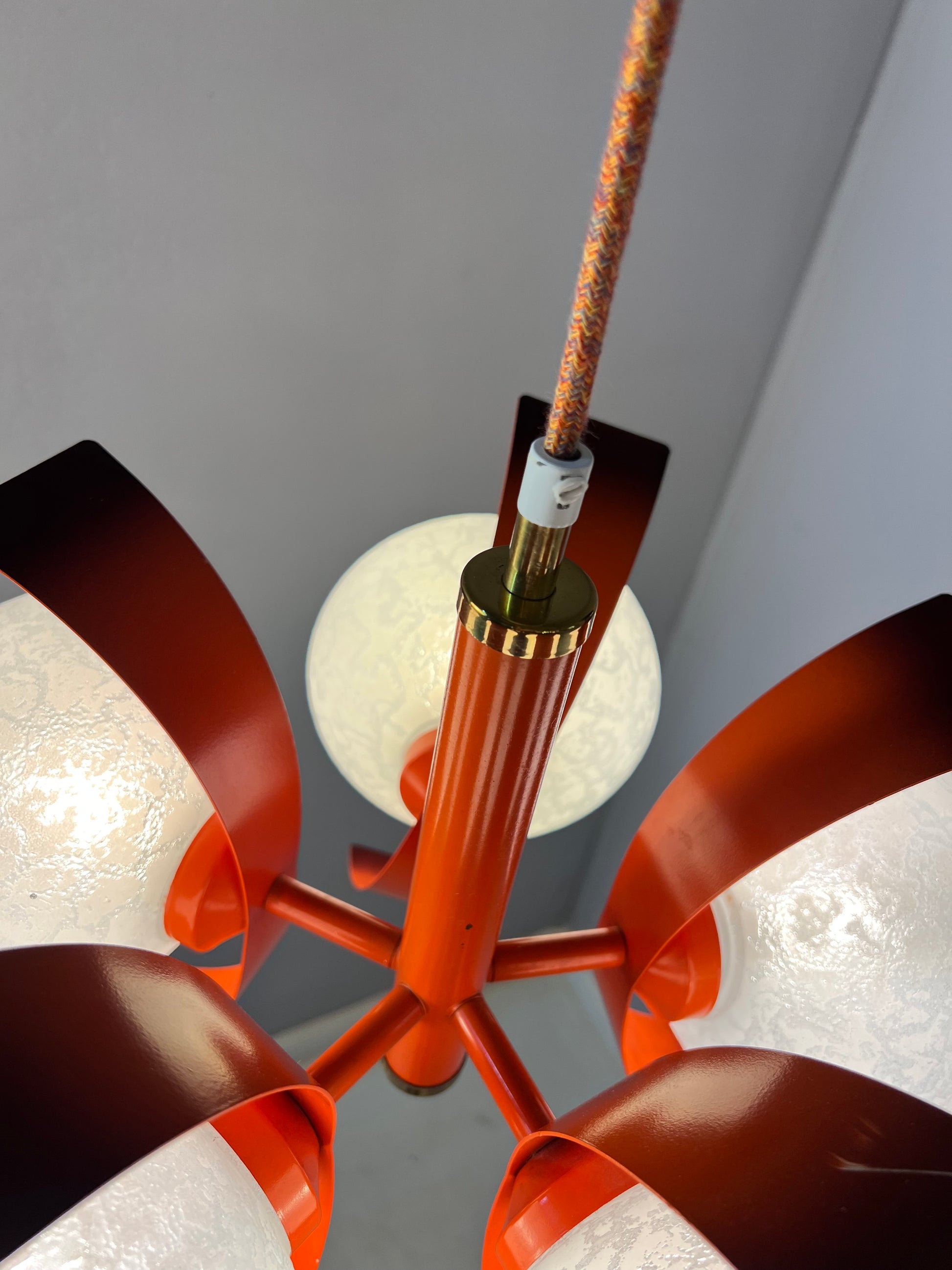 Kronleuchter weiß orange von Richard Essig