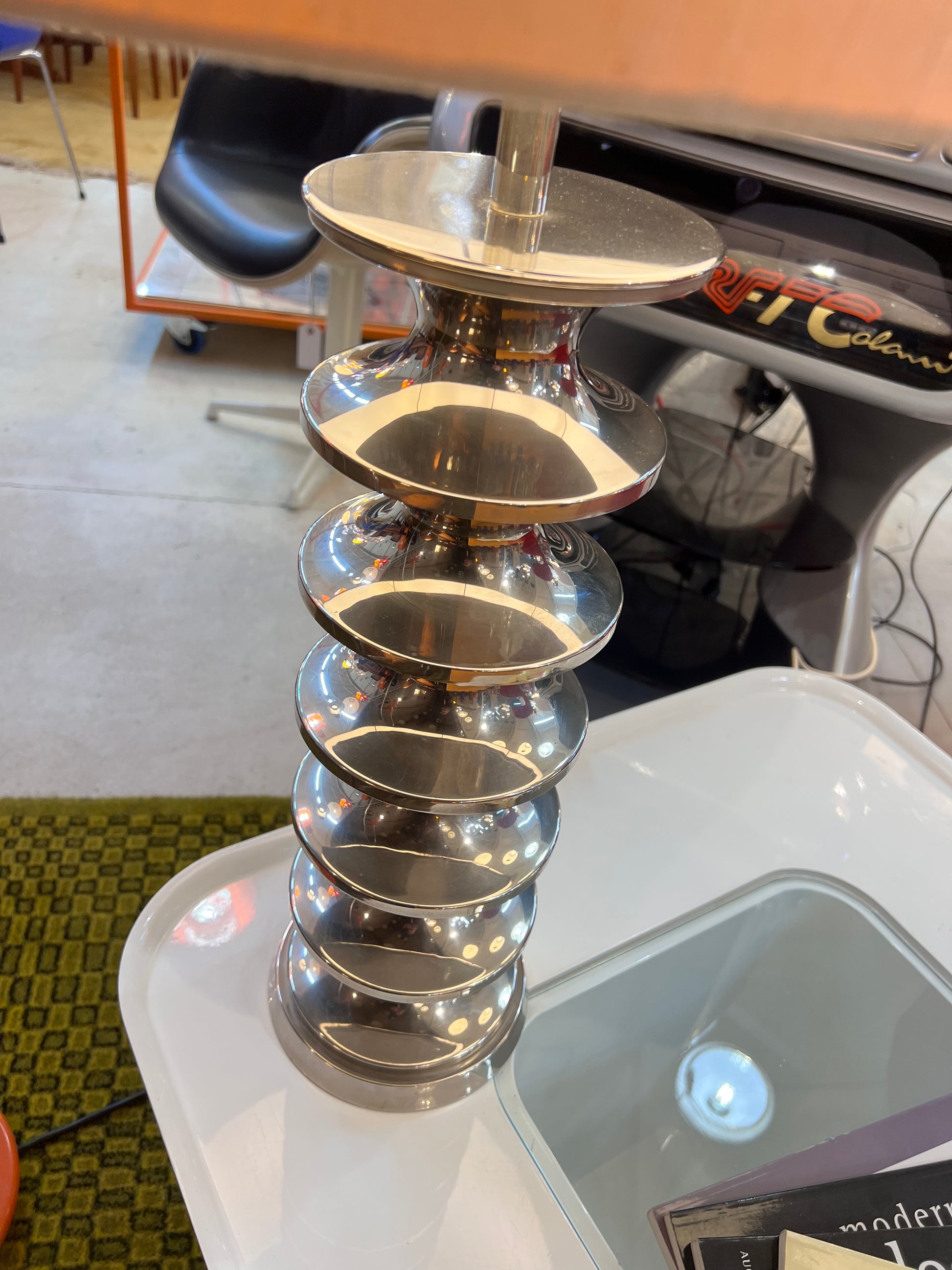 Space Age Tischlampe Metall mit Schirm aus Rohseide