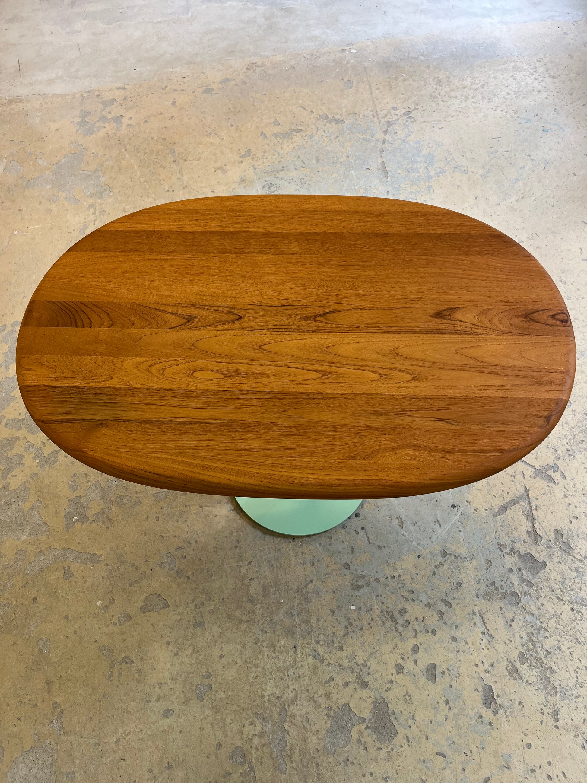 Ovaler Esstisch Teak mit neuem Tischgestell Glostrup