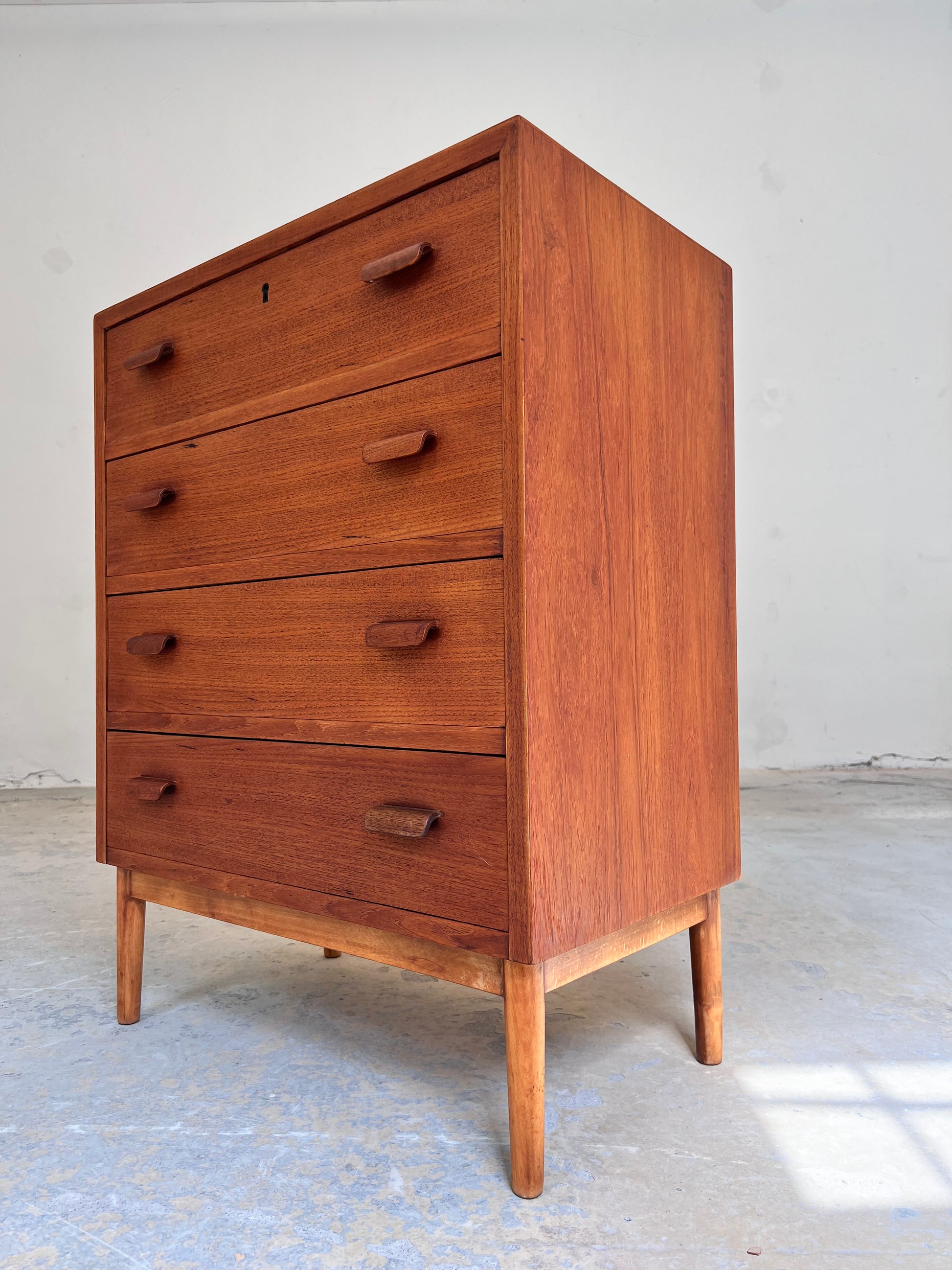 Kommode Teak mit Schloss aus Dänemark
