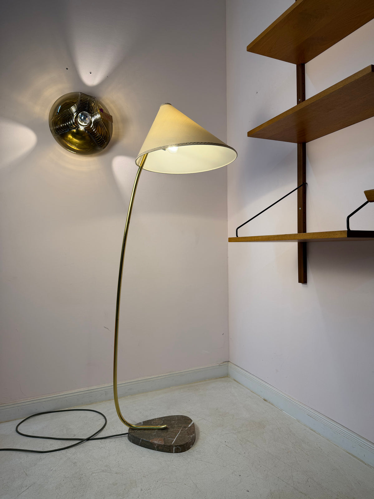 Stehlampe mit Marmorfuß & original Schirm von Rupert Nikoll