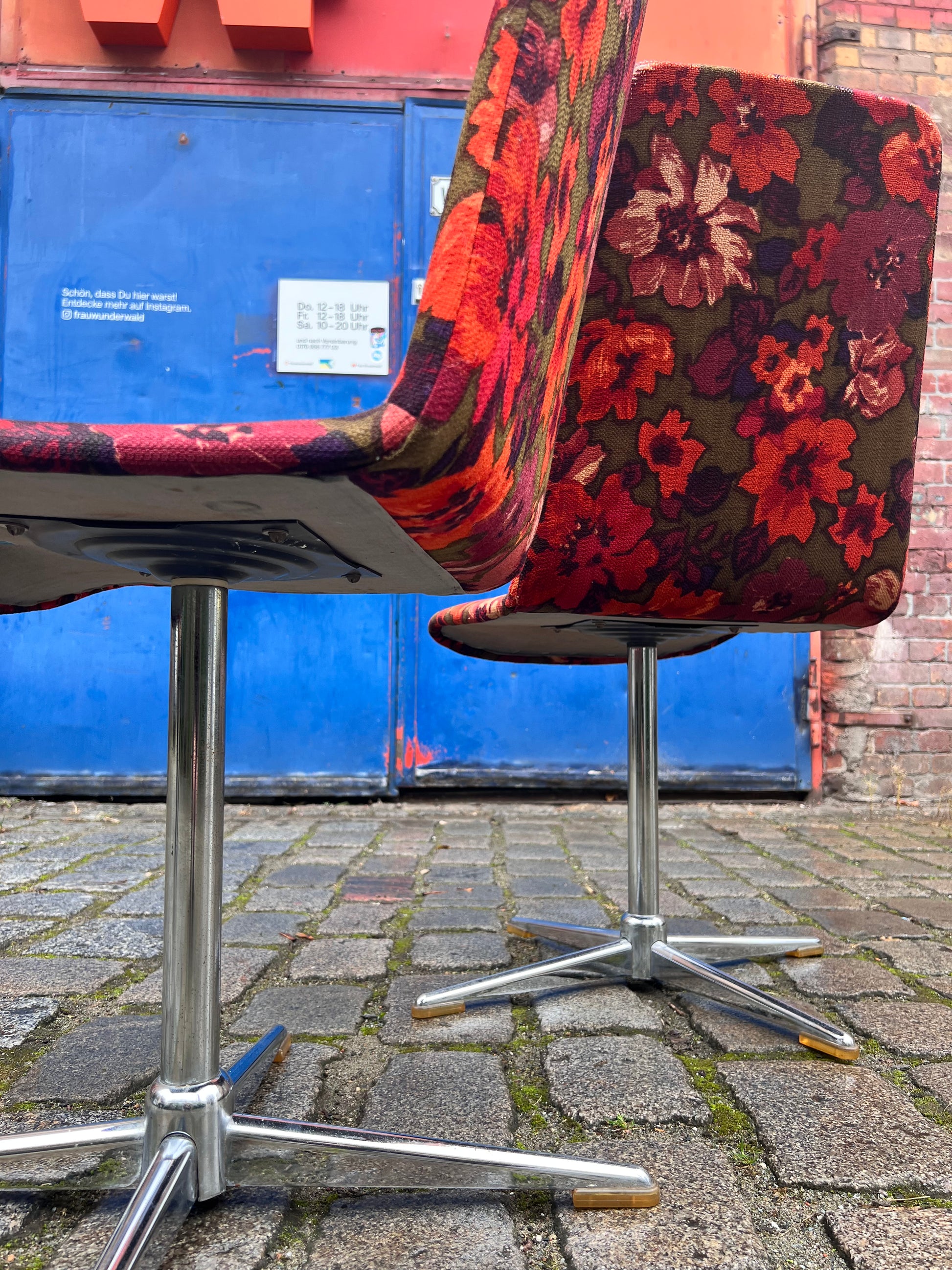 Set: 2x Drehstuhl rot floral von EKA Wohnmöbel