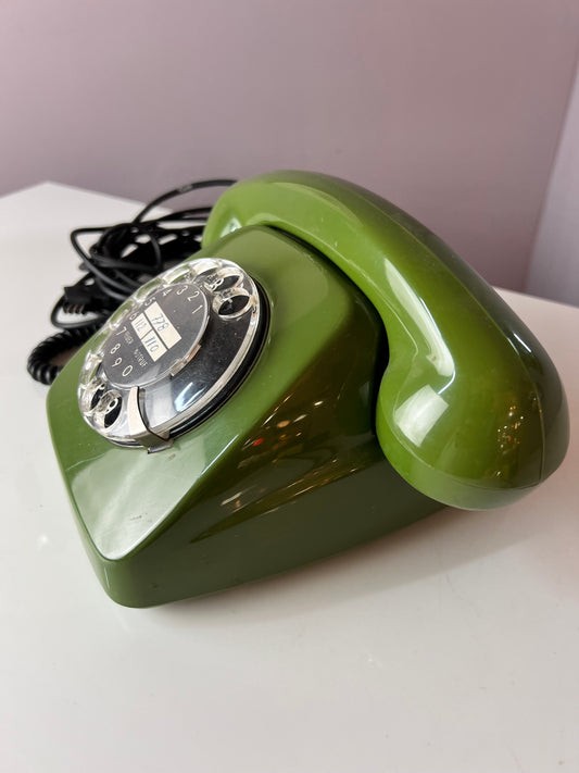 Telefon grün mit Wählscheibe und Kabel