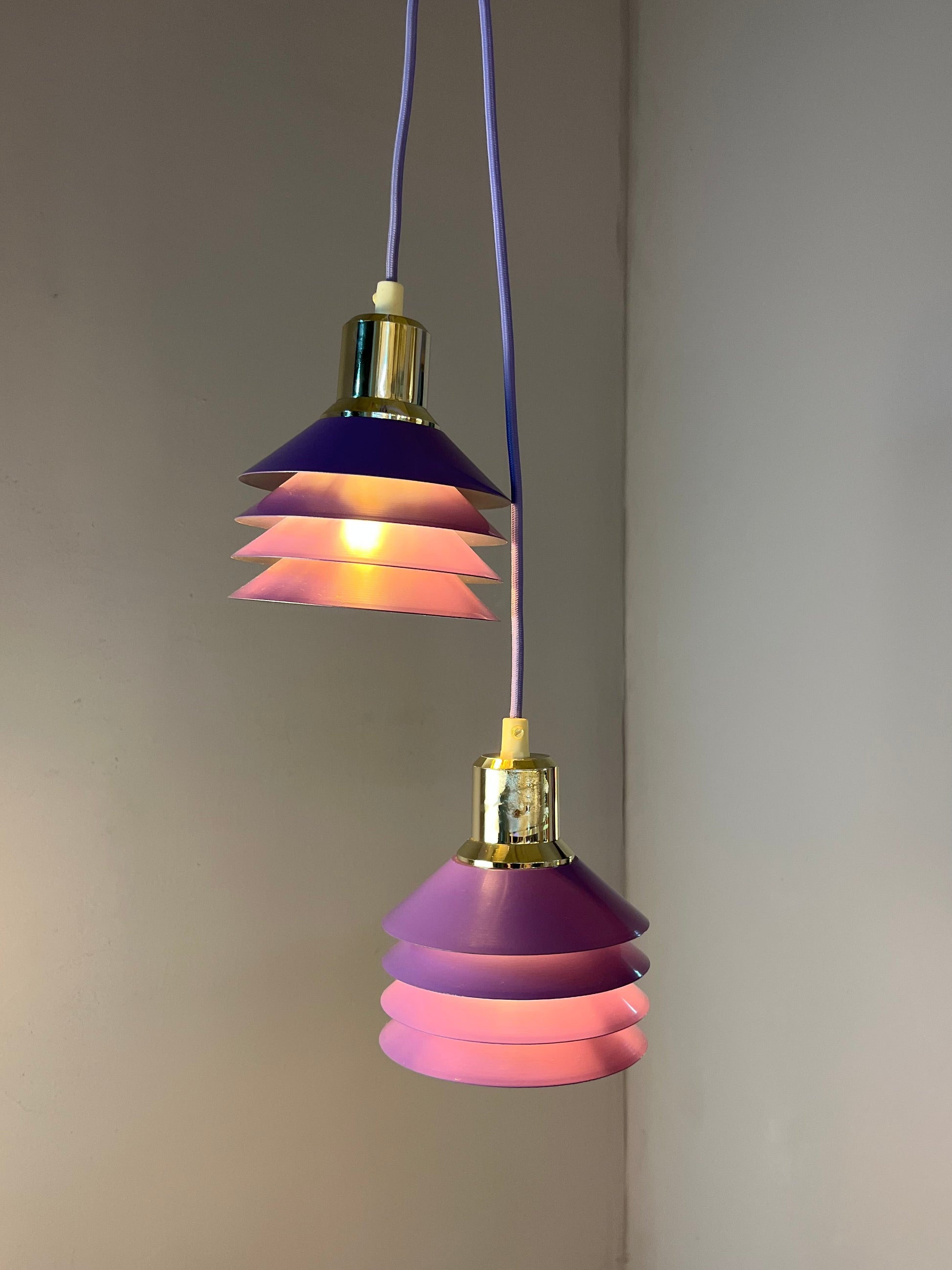 Lamellenlampe Modell Siam lila silber von Design Light