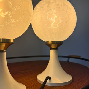Set: 2x Nachttischlampe mit Tulipfuß