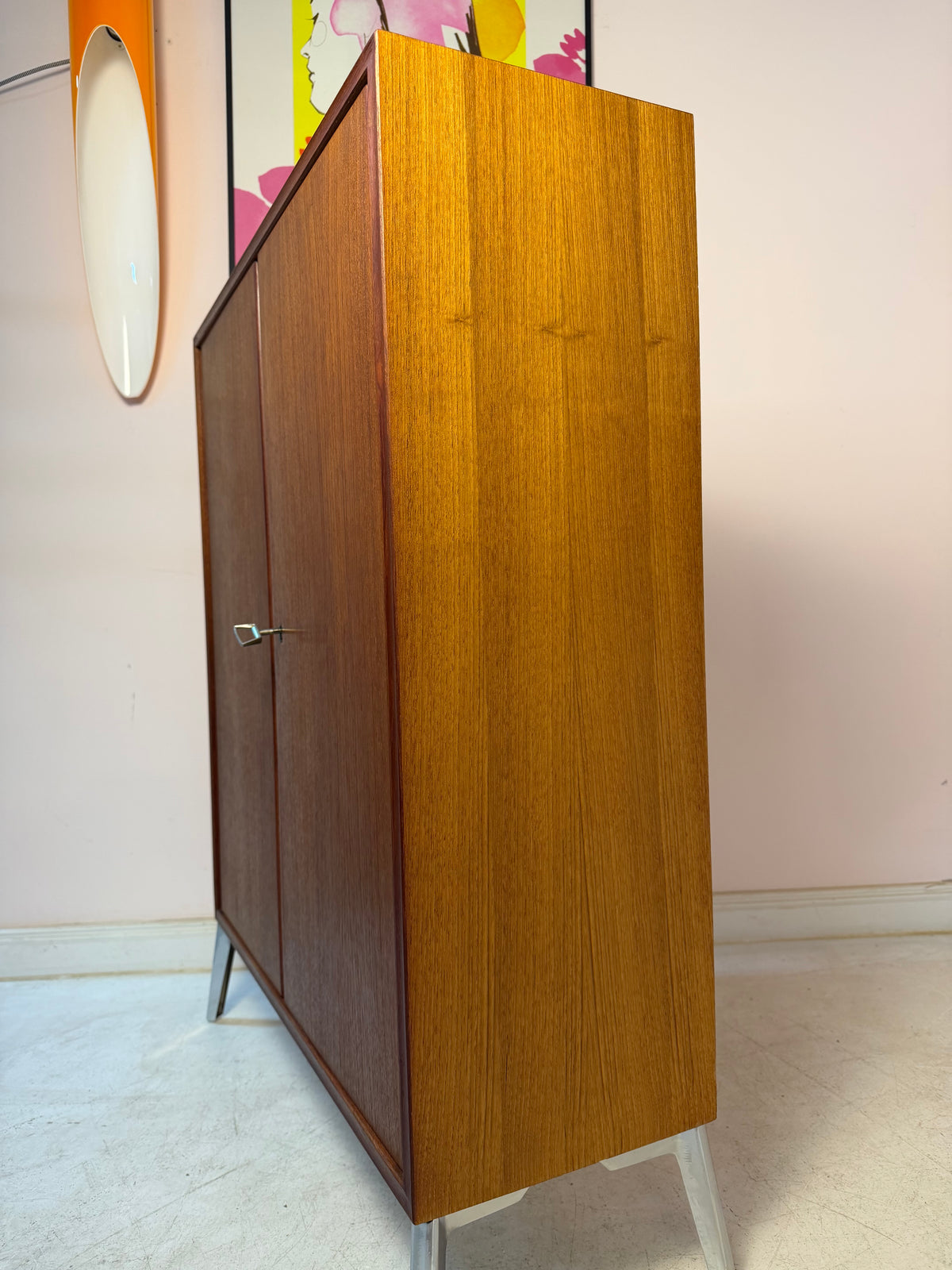 Schrank Teak mit Schloss & neuen Chromfüßen von Heinrich Riestenpatt