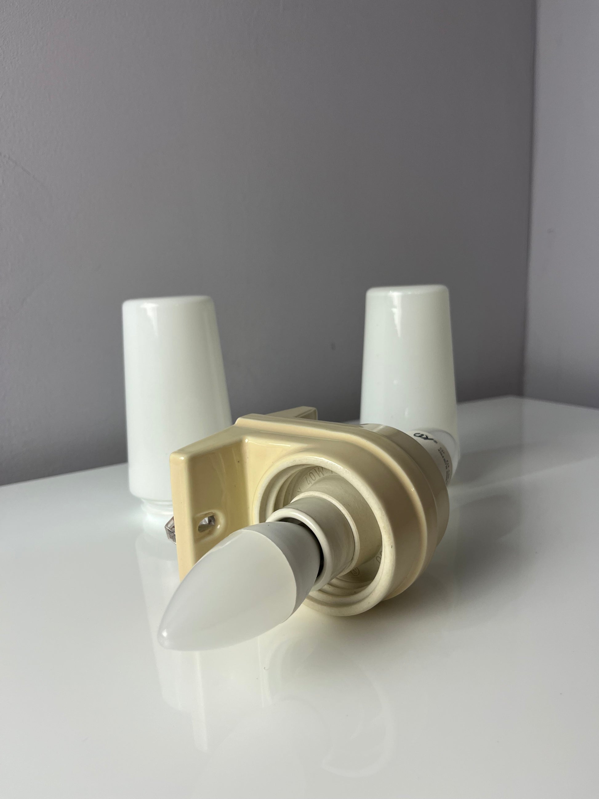 Wandlampe Modell 6060 creme von Sigvard Bernadotte für Ifö