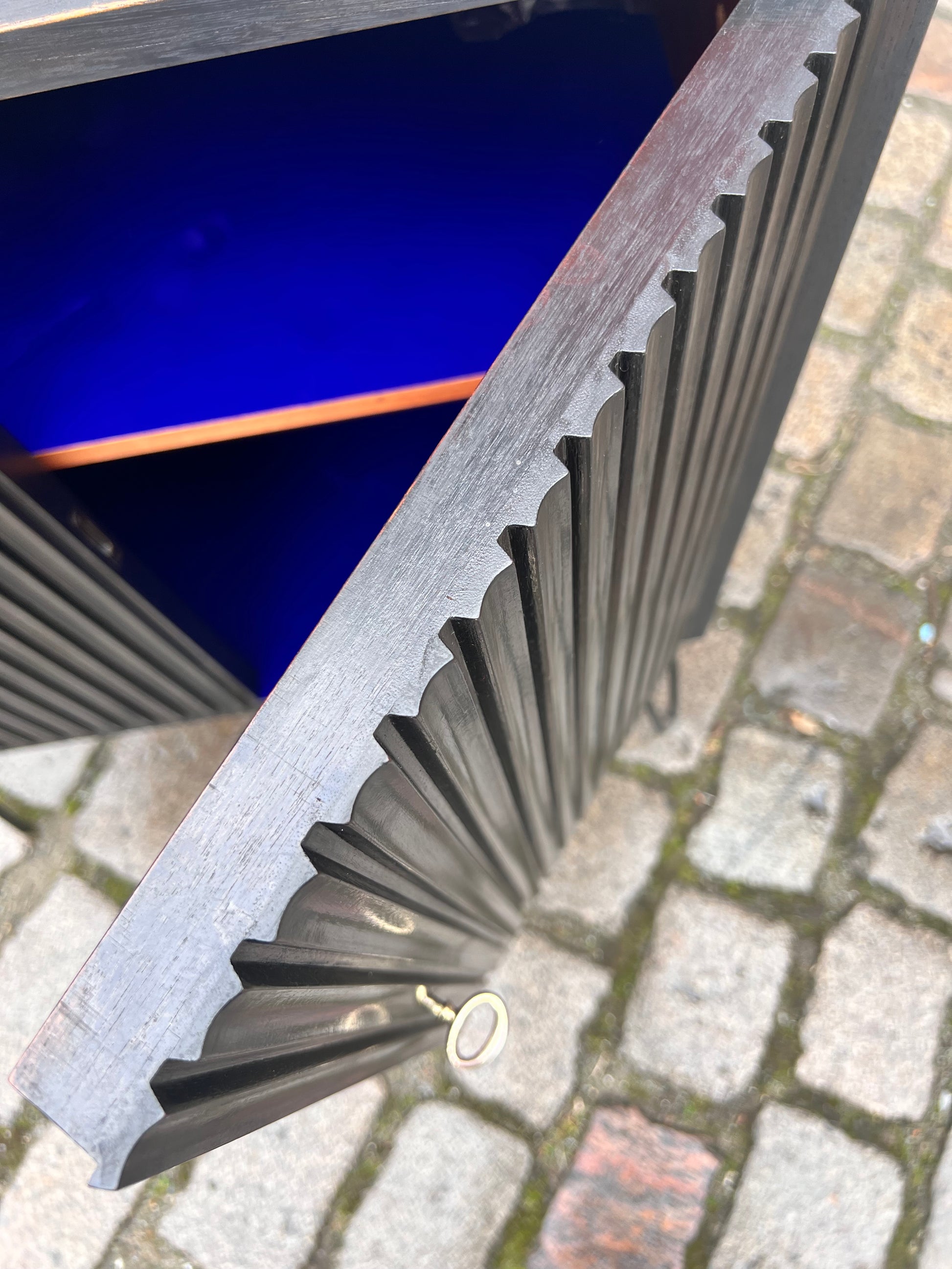 Kommode schwarz auf Hairpin Legs