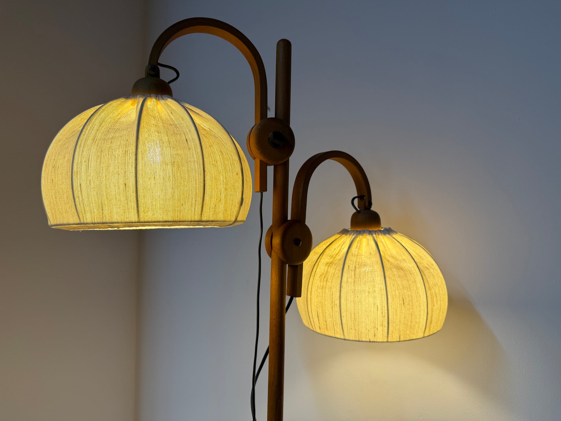 Stehlampe Maiglöckchen von Domus Teak und Rohseide
