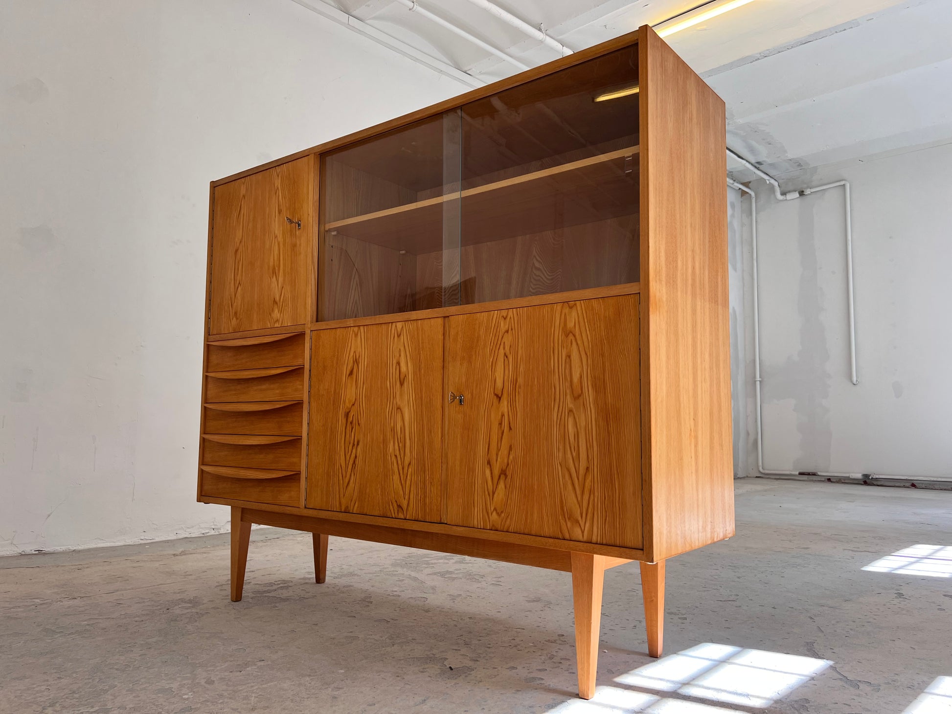 Highboard / Wohnzimmerschrank Typ 602/G Esche von Hellerau aus 1959