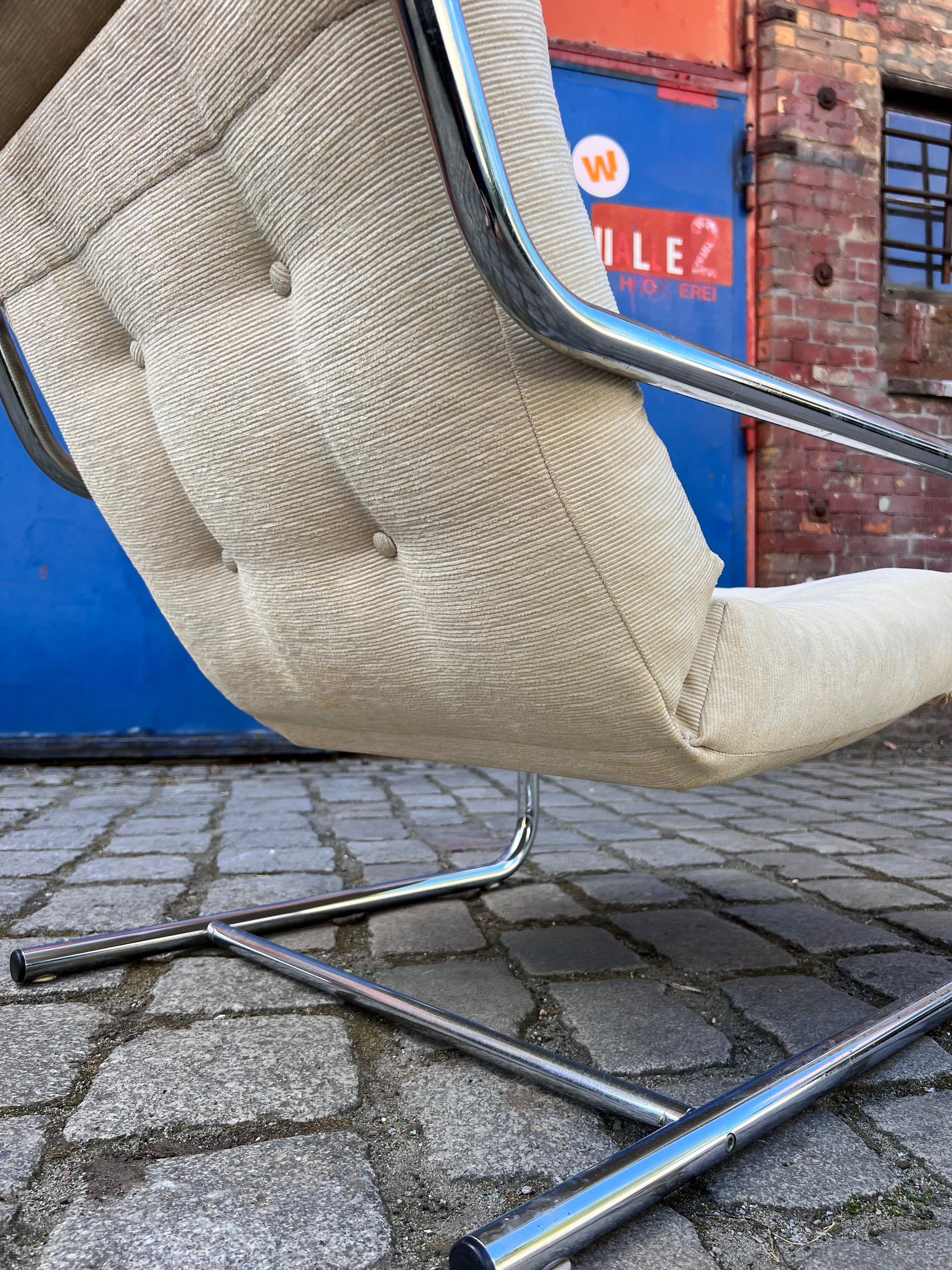 Sessel beige Kord Chromgestell