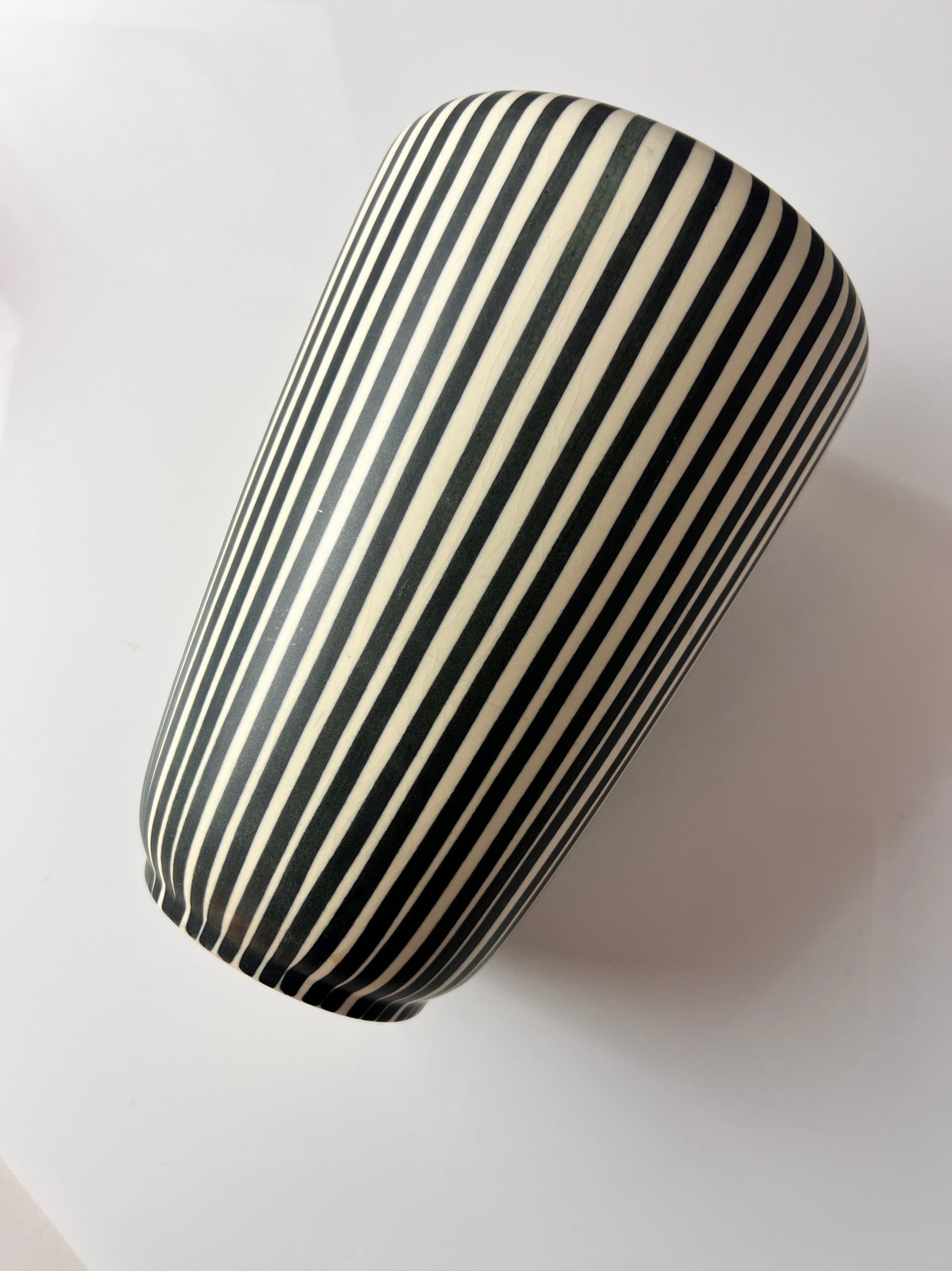 Handbemalte Vase creme schwarz von Maria Köhler für Villeroy & Boch