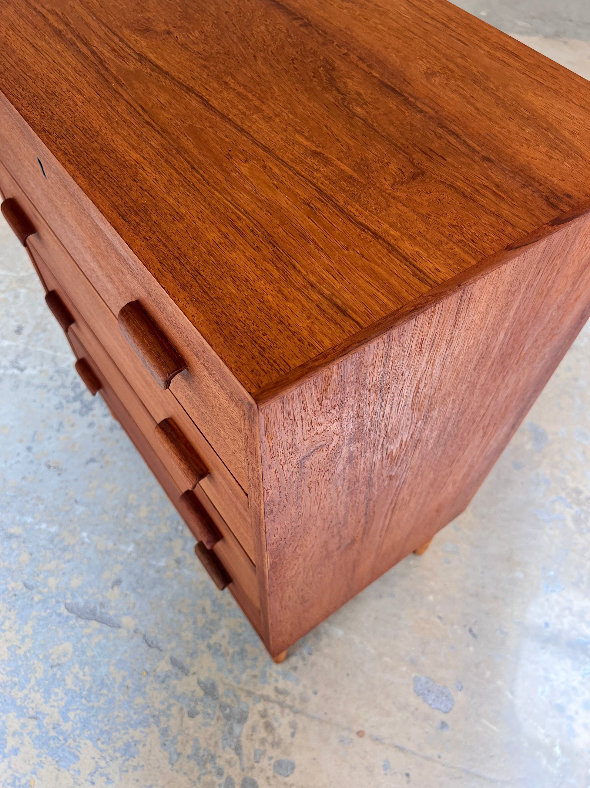Kommode Teak mit Schloss aus Dänemark