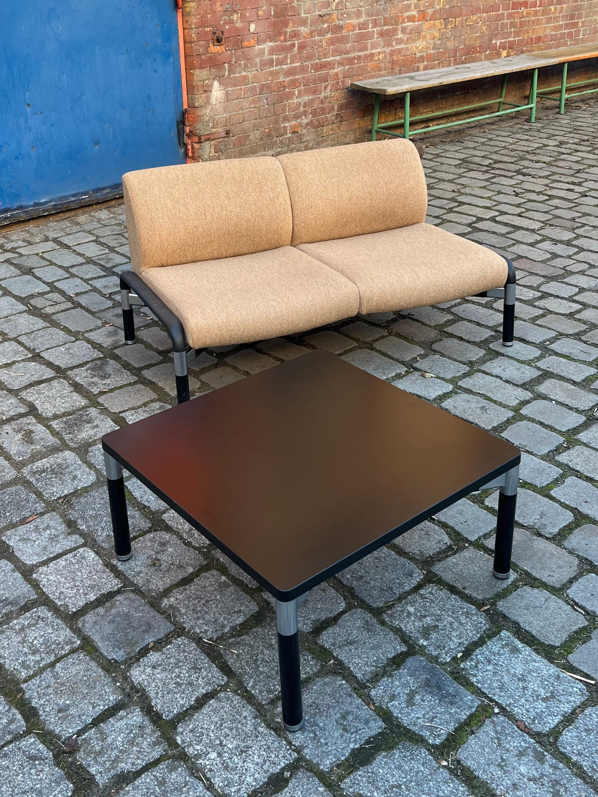 2-Sitzer Sofa 712/2 braun schwarz von Hans Peter Piehl für Wilkhahn