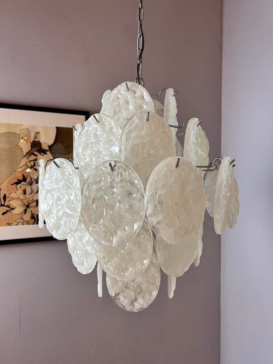 Kronleuchter weiß silber mit Arylglasplatten