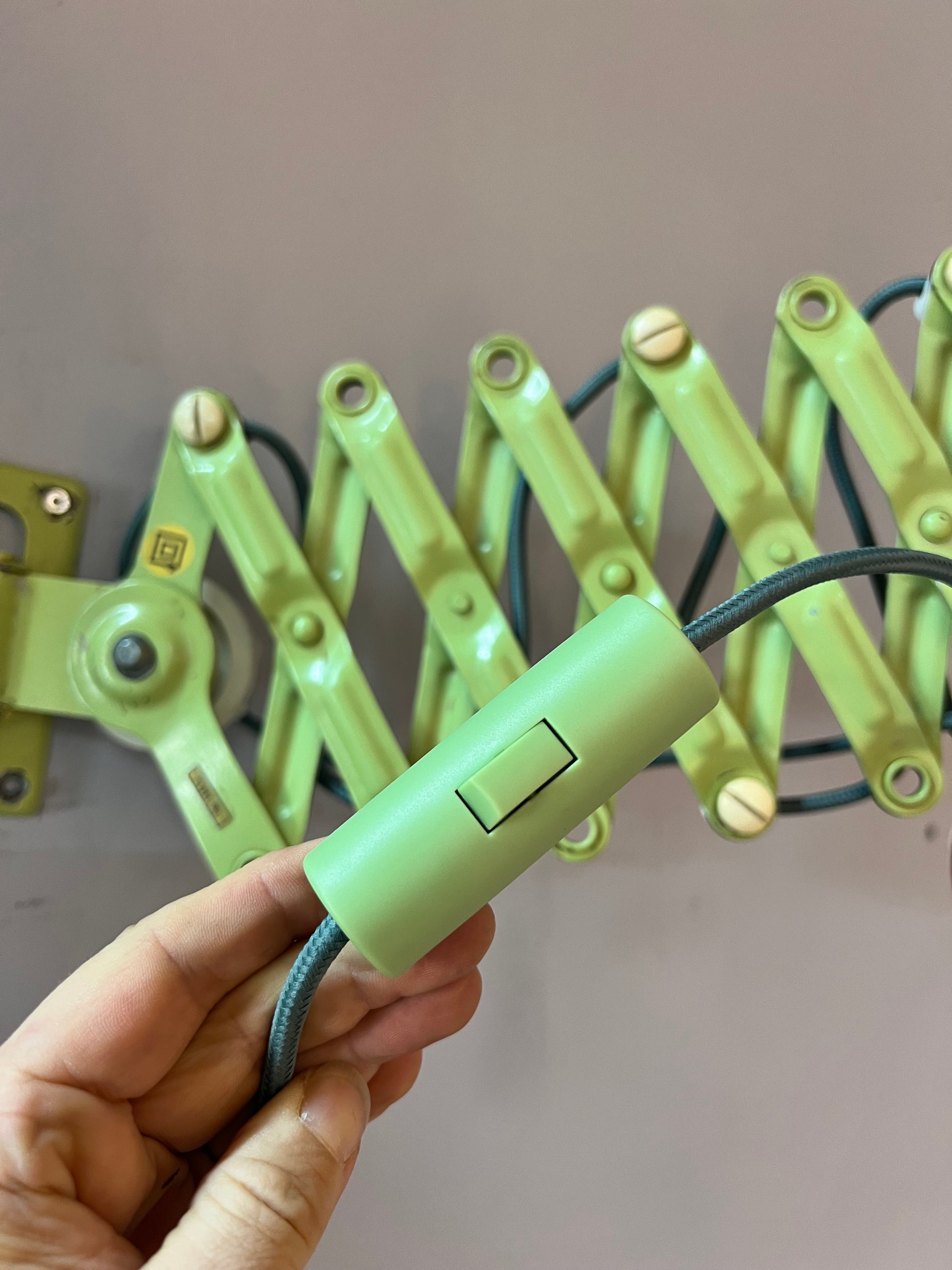 Scherenlampe mint creme von VEB Zweckleuchtenbau Dresden