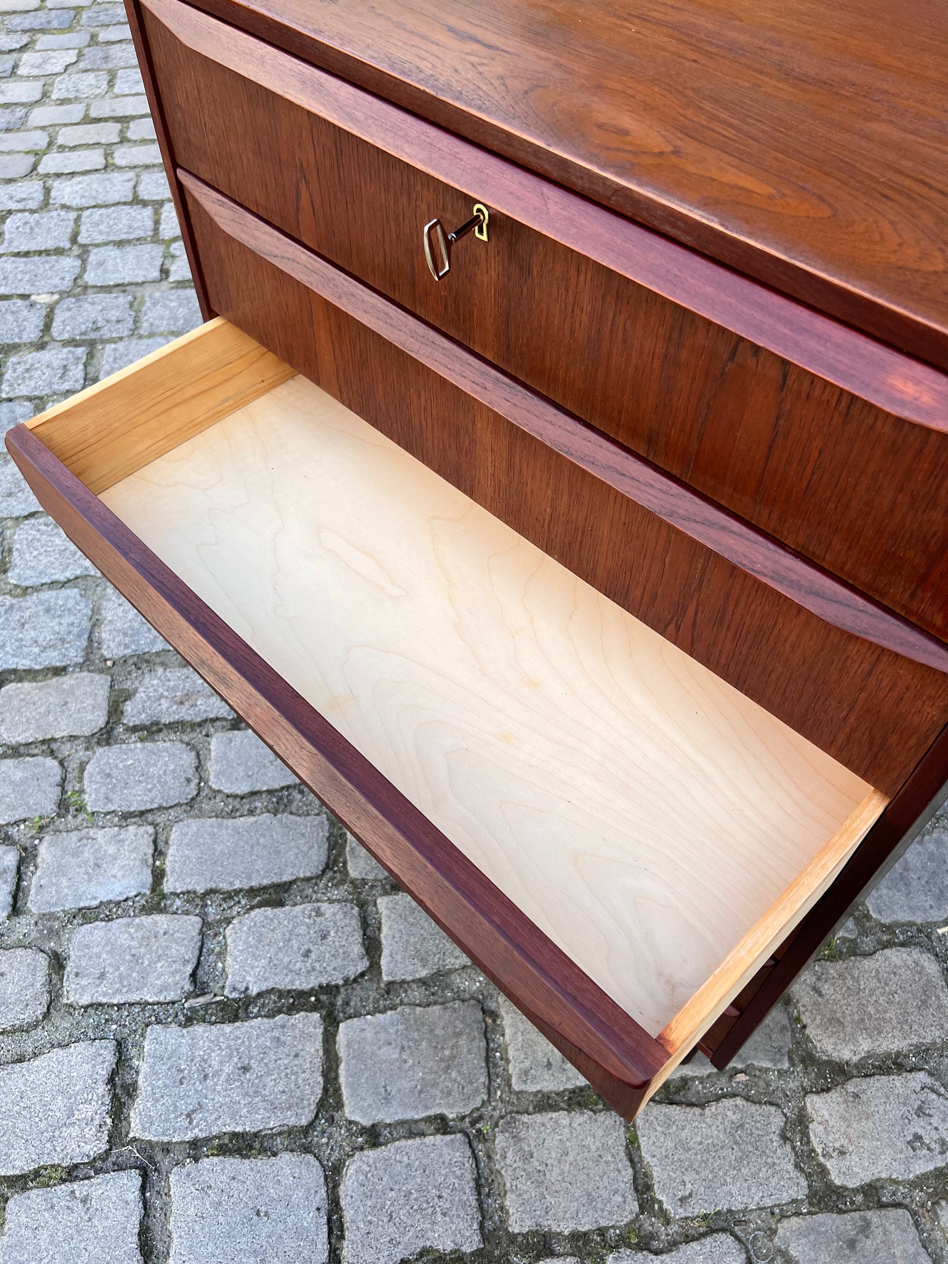 Kommode Teak mit Schloss aus Dänemark