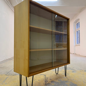 Vitrine Typ 430 Esche von Joachim Nebelung für Hellerau