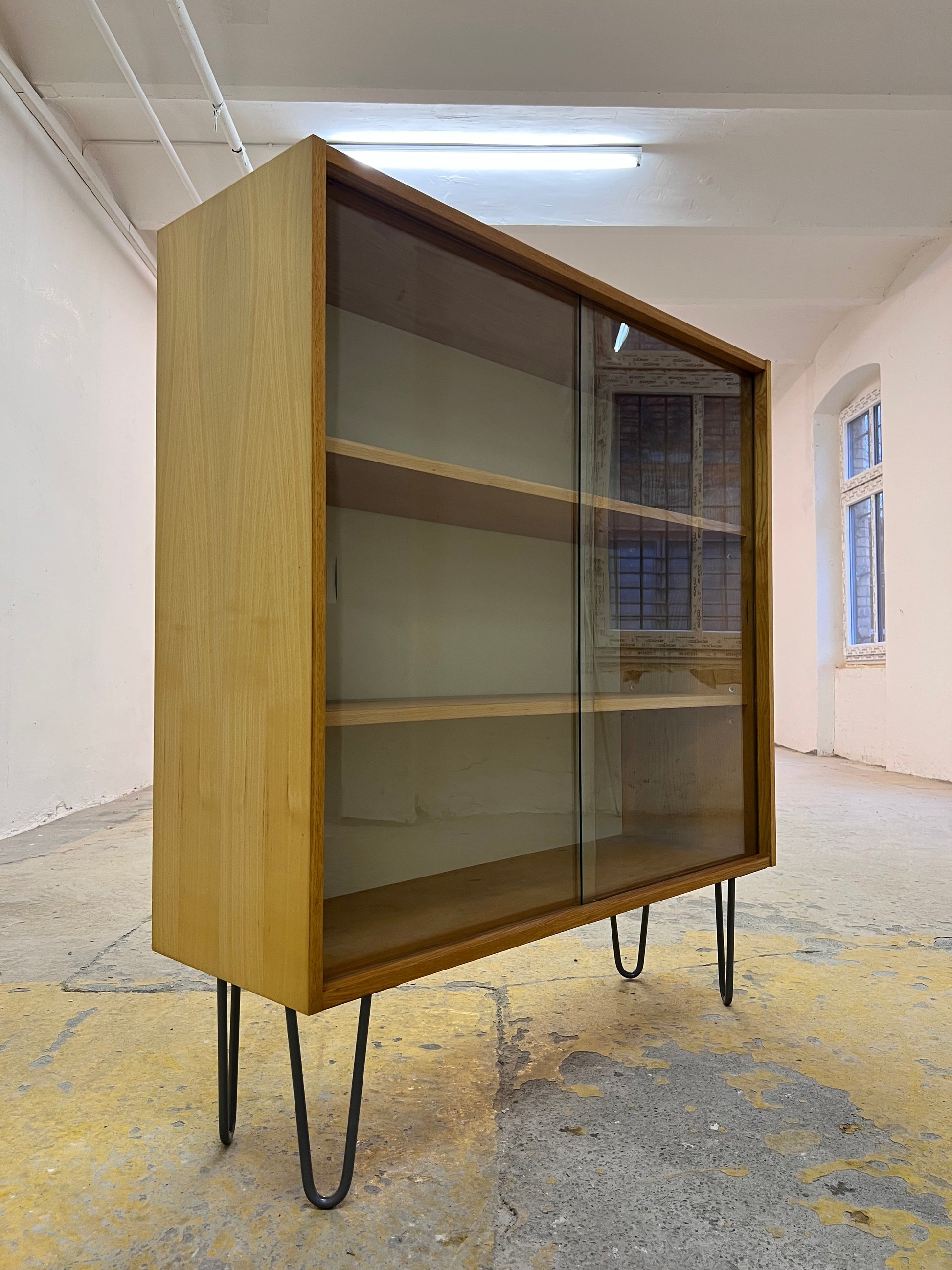 Vitrine Typ 430 Esche von Joachim Nebelung für Hellerau