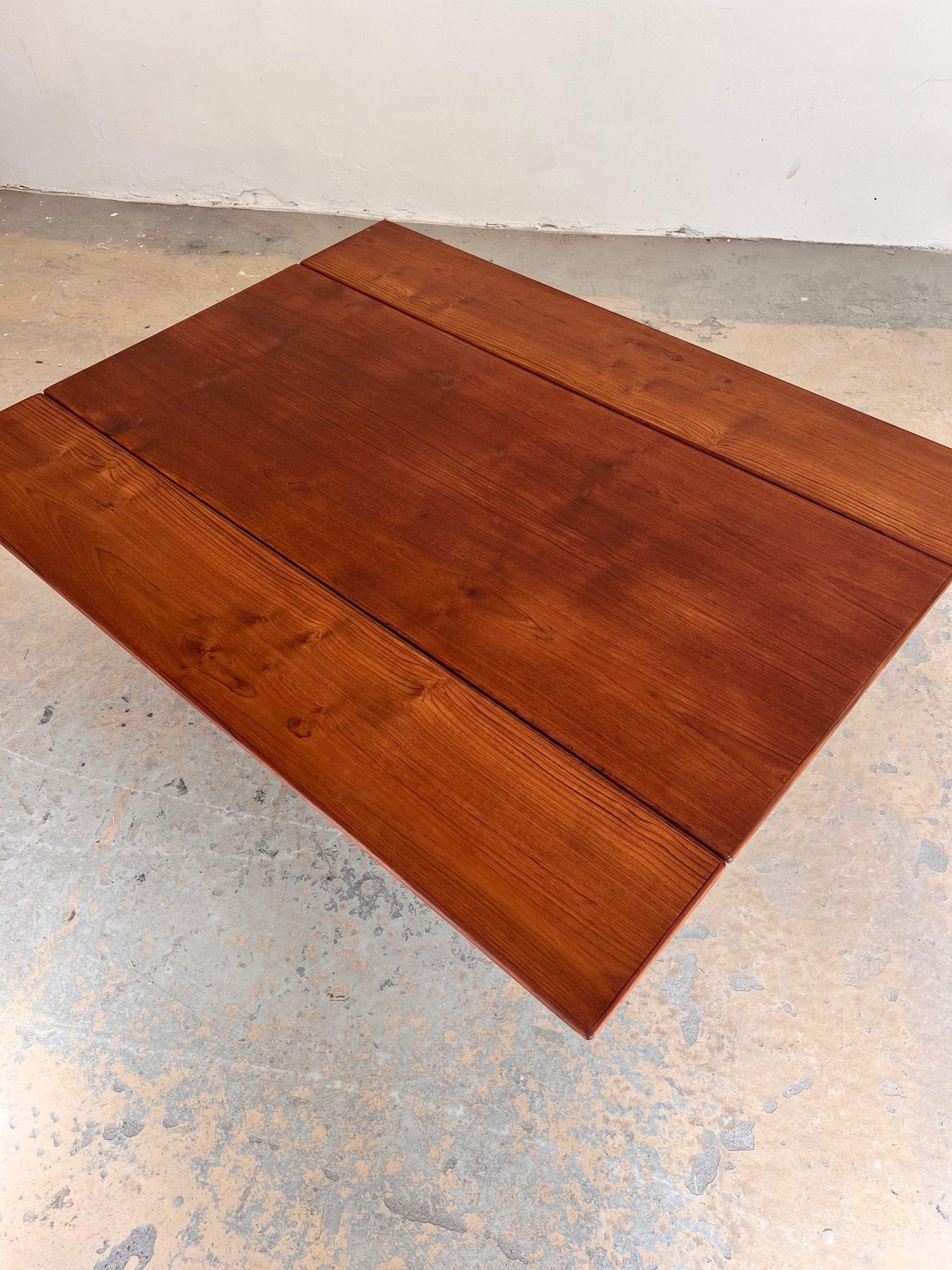 Höhenverstellbarer Couchtisch Teak mit Auszügen aus Dänemark