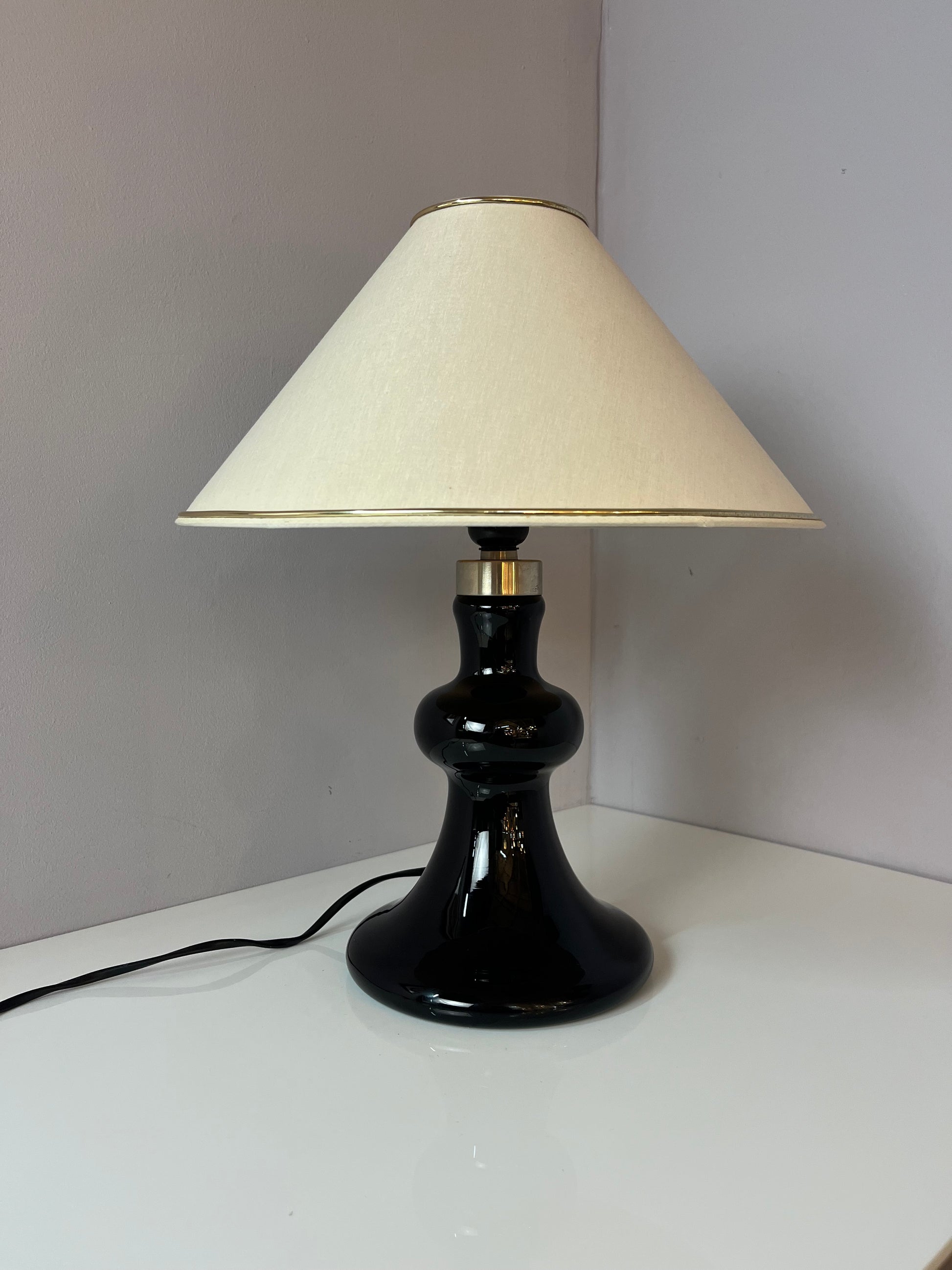 Tischlampe Backgammon Opal schwarz von Holmegaard