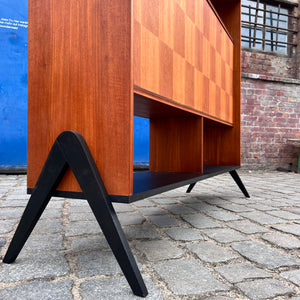 Regal Teak mit Minibar auf neuen Holzfüßen aus Dänemark
